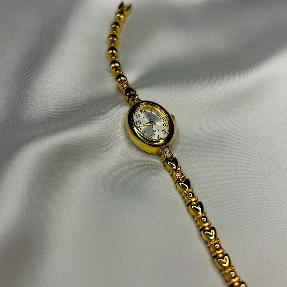 Vintage dainty watch for woman with hearts 💕
